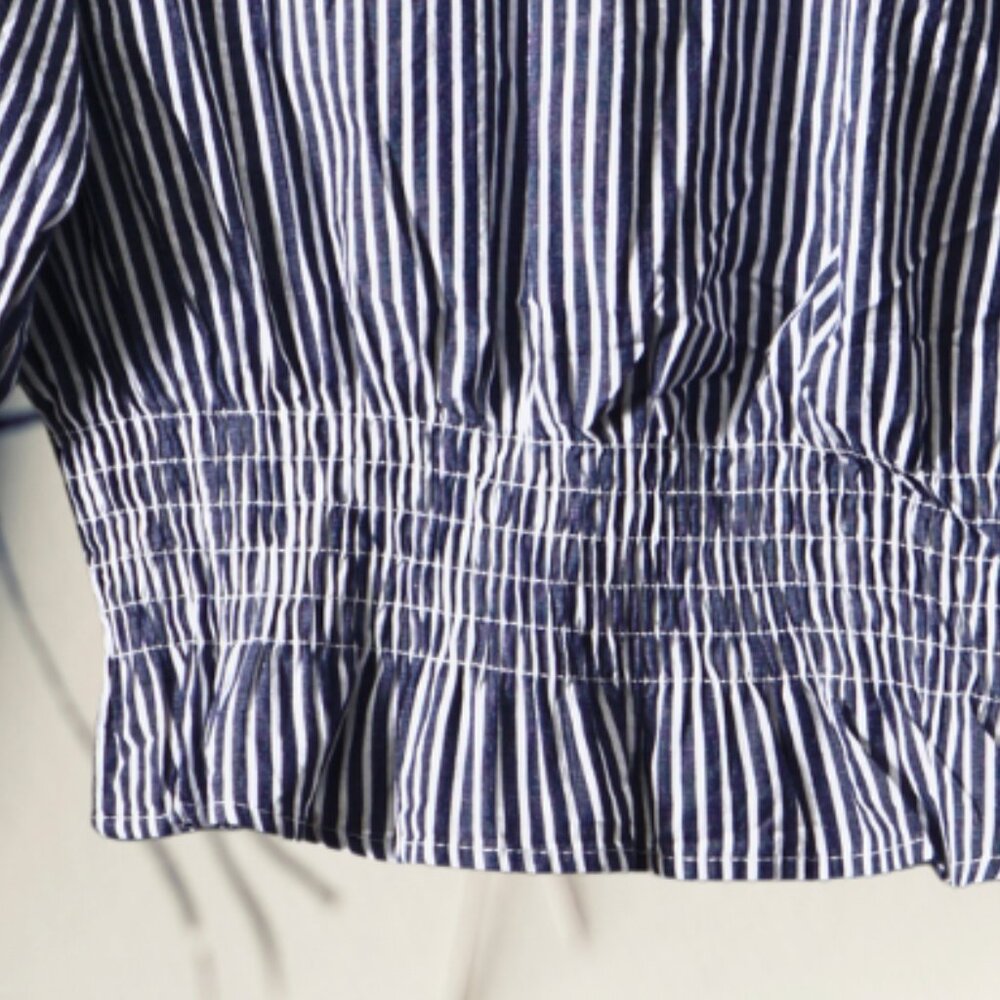 Striped Puff-sleeve Blouse - Picture 3 of 5